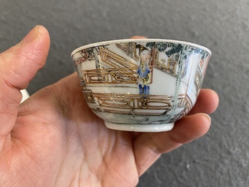 Tasse et soucoupe en porcelaine de Chine famille rose &agrave; d&eacute;cor de joueurs de go, Yongzheng