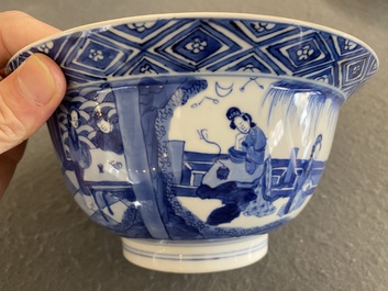 Een Chinese blauw-witte kom met verhalend decor, Kangxi merk en periode