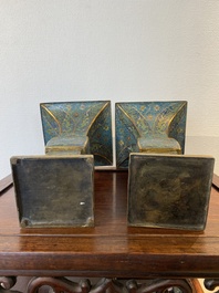 Een paar Chinese cloisonn&eacute; 'gu' vazen, Kangxi