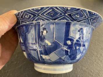 Een Chinese blauw-witte kom met verhalend decor, Kangxi merk en periode