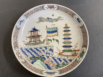 Een Chinese famille verte 'pagode' schotel, Kangxi