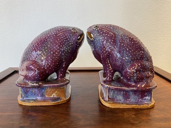 A pair of Chinese flamb&eacute;-glazed toads, 19th C.