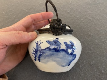 Pipe &agrave; eau en porcelaine de Chine 'Bleu de Hue' pour le Vietnam, marque Thọ 壽, 19&egrave;me