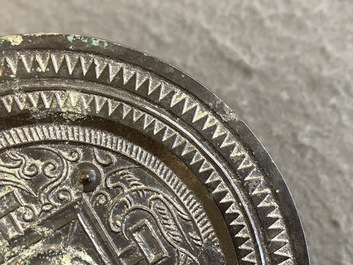 Een Chinese bronzen spiegel, Han