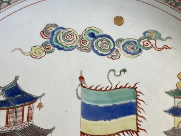 Een Chinese famille verte 'pagode' schotel, Kangxi