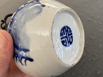 Pipe &agrave; eau en porcelaine de Chine 'Bleu de Hue' pour le Vietnam, marque Thọ 壽, 19&egrave;me