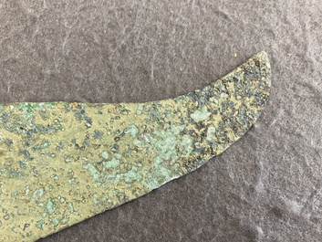 Een Chinese bronzen dolk met slangenkoppen, Periode der Strijdende Staten