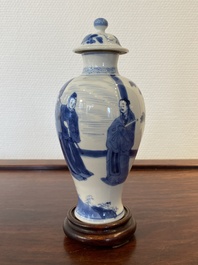 Een Chinese blauw-witte dekselvaas, Yu merk, Kangxi