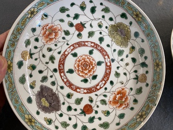 Een paar Chinese famille verte borden, Kangxi