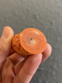 A fine Chinese red coral 'chrysanthemum' snuff bottle, 19/20th C.