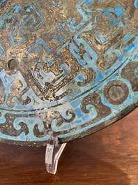 Grand mirroir en bronze incrust&eacute; de turquoise et d'or ou argent dor&eacute;, Chine, P&eacute;riode des Royaumes Combattants