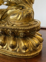 Een Chinese vergulde bronzen Boeddha Shakyamuni, wellicht Ming