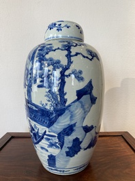 Een grote Chinese blauw-witte dekselpot met verhalend decor, 19e eeuw