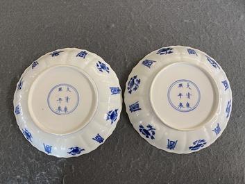 Twee Chinese blauw-witte borden, Kangxi merk en periode