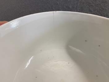 Een Chinese blauw-witte 'Bleu de Hue' kom voor de Vietnamese markt, Nhuroc Tham Tran Tang merk, 19e eeuw