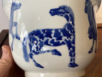 Een Chinese blauw-witte 'Acht paarden van Mu Wang' jardini&egrave;re, Kangxi merk, 19/20e eeuw