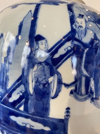 Een grote Chinese blauw-witte dekselpot met verhalend decor, 19e eeuw