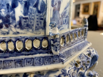 A rare Chinese blue and white 'chanab' altar stand, 19th C.