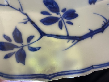 Een Chinese blauw-witte 'vier seizoenen' schotel, Kangxi merk en periode