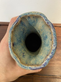 Een Chinese flamb&eacute;-geglazuurde 'hu' vaas, Qianlong merk, 19/20e eeuw