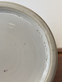 Een Chinese blauw-witte 'Sanxing' rouleau vaas, wellicht 19e eeuw