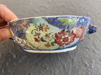 Een kleine Chinese famille rose terrine met decor van tabaksbladeren, Qianlong