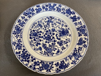 Een Chinese blauw-witte 'vier seizoenen' schotel, Kangxi merk en periode