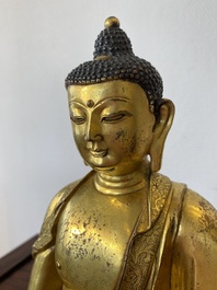 Een Chinese vergulde bronzen Boeddha Shakyamuni, wellicht Ming