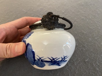 Pipe &agrave; eau en porcelaine de Chine 'Bleu de Hue' pour le Vietnam, marque Thọ 壽, 19&egrave;me