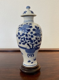 Een Chinese blauw-witte dekselvaas, Yu merk, Kangxi