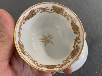 Tasse et soucoupe en porcelaine de Chine famille rose aux armes de Henri van Isselmuden et Anne van Haersolte pour le march&eacute; hollandais, Qianlong