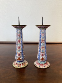 Een paar Chinese kandelaars in Canton email, Yongzheng/Qianlong