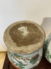 Paire de vases en porcelaine de Chine famille verte &agrave; d&eacute;cor de faisans, Kangxi
