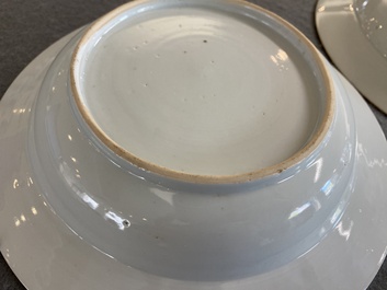 Een paar Chinese wapenborden met bianco-sopra-bianco randen, Qianlong