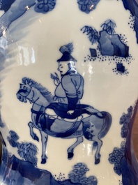 Een Chinese blauw-witte 'Joosje te paard' vaas met houten deksel, Kangxi