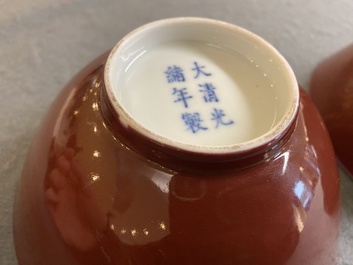 Een paar Chinese monochrome robijnrode kommen, Guangxu merk en periode