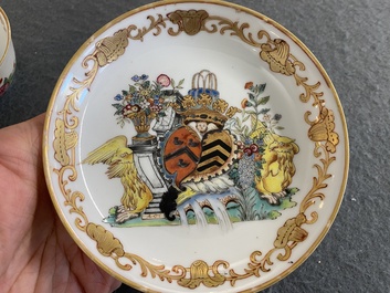 Tasse et soucoupe en porcelaine de Chine famille rose aux armes de Henri van Isselmuden et Anne van Haersolte pour le march&eacute; hollandais, Qianlong