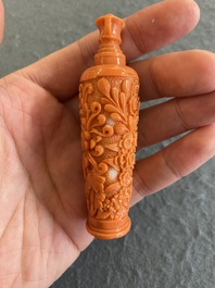 A fine Chinese red coral 'chrysanthemum' snuff bottle, 19/20th C.
