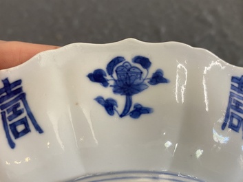 Twee Chinese blauw-witte borden, Kangxi merk en periode