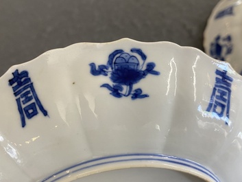Twee Chinese blauw-witte borden, Kangxi merk en periode