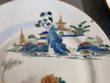 Twee Chinese famille rose schotels, Qianlong