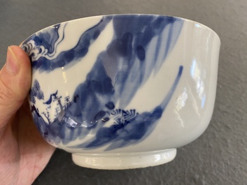 Een Chinese blauw-witte 'Bleu de Hue' kom voor de Vietnamese markt, Nhuroc Tham Tran Tang merk, 19e eeuw