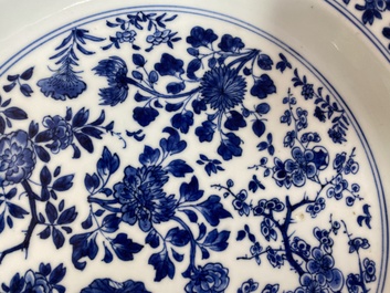 Een Chinese blauw-witte 'vier seizoenen' schotel, Kangxi merk en periode