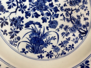 Een Chinese blauw-witte 'vier seizoenen' schotel, Kangxi merk en periode