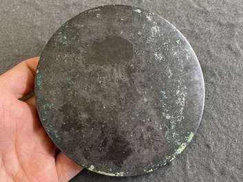Een Chinese bronzen spiegel, Han