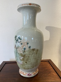 Een Chinese famille rose vaas met verhalend decor, Qianlong merk, 19/20e eeuw