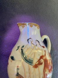 Une bo&icirc;te &agrave; th&eacute; couverte en porcelaine de Chine famille rose &agrave; sujet mandarin et une verseuse a d&eacute;cor du 'Jugement de Paris', Qianlong