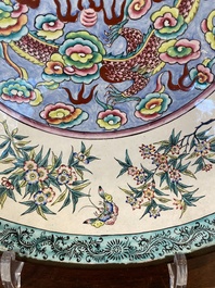 Een Chinese 'draken' schotel in Canton email, Kangxi merk, Qianlong