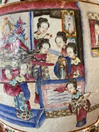 Een Chinese famille rose tuinzit, 19e eeuw