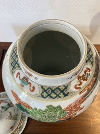 Een Chinese famille verte dekselvaas, 19e eeuw